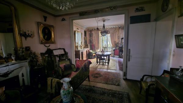 Quartier Toutes Joies, garage attenant de deux places et traversant sur le jardin