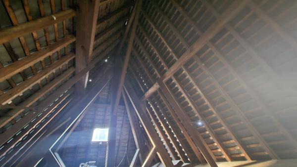 Quartier Toutes Joies, garage attenant de deux places et traversant sur le jardin