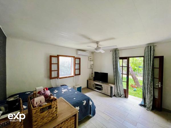 Maison de plain-pied 4 pièces avec terrasse couverte et jardin arboré