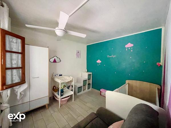 Maison de plain-pied 4 pièces avec terrasse couverte et jardin arboré