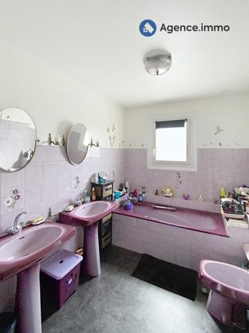 À vendre - Maison individuelle, 5 pièces située à Noyant-Villages (49490)