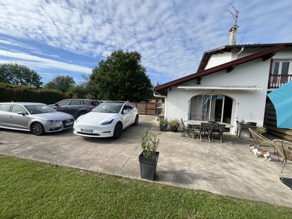 À vendre - Maison mitoyenne 1 côté, 5 pièces située à Mouguerre (64990)