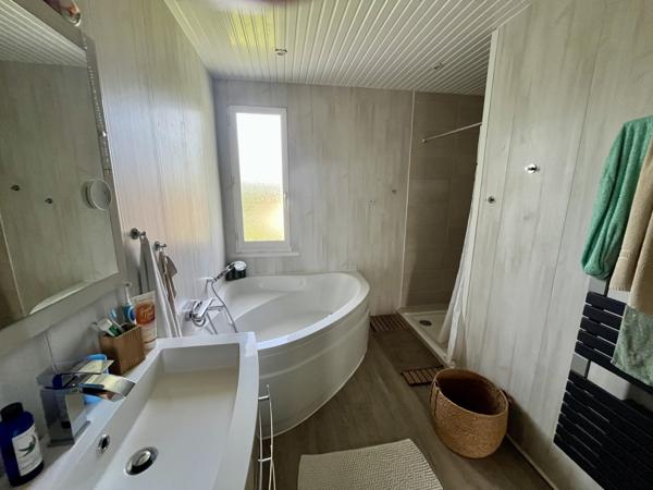 À vendre - Maison mitoyenne 1 côté, 5 pièces située à Mouguerre (64990)