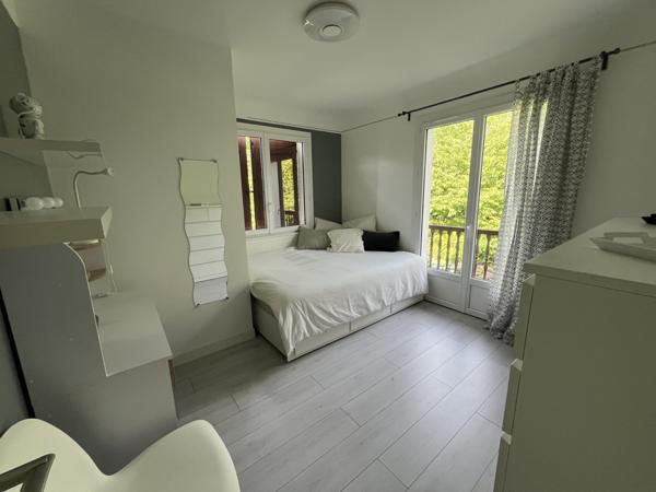 À vendre - Maison mitoyenne 1 côté, 5 pièces située à Mouguerre (64990)