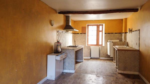 Ensemble immobilier dans village