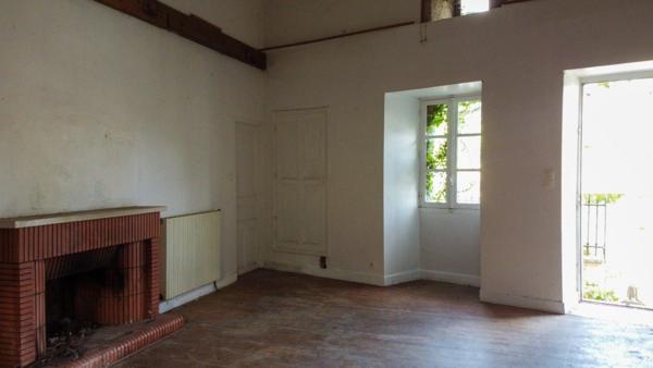 Ensemble immobilier dans village