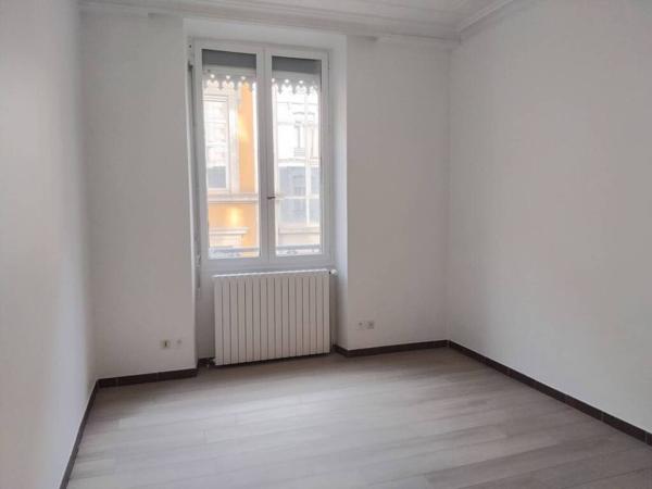 APPARTEMENT T2 A LOUER EN PLEIN CENTRE VILLE