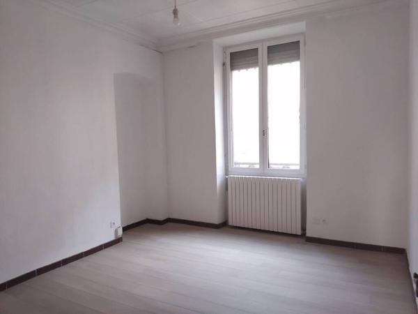 APPARTEMENT T2 A LOUER EN PLEIN CENTRE VILLE