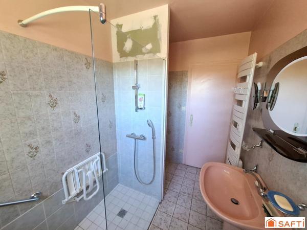 Maison années 80 sur 3 niveaux, 4 pièces, 2 chambres