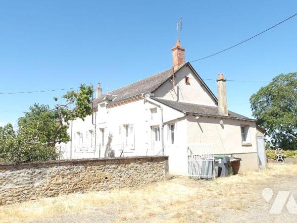 CHATEAUMEILLANT (18) CHER, A vendre propriété en pierres composée d'une maison de 3 chambres av...