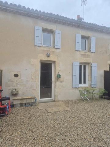 Immeuble à vendre SAINT DENIS DU PIN (17)