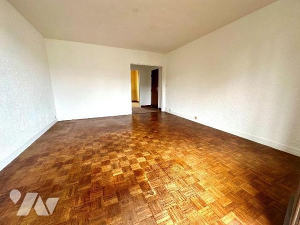 SAINT-SERVAN - Un appartement T3 à rénover de 64m² environ en plein coeur de Saint-Servan compr...
