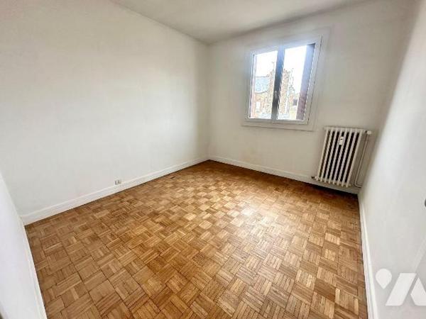 SAINT-SERVAN - Un appartement T3 à rénover de 64m² environ en plein coeur de Saint-Servan compr...