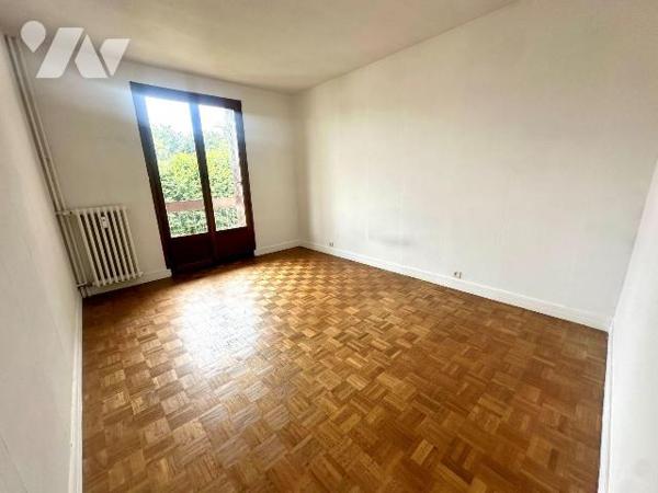 SAINT-SERVAN - Un appartement T3 à rénover de 64m² environ en plein coeur de Saint-Servan compr...