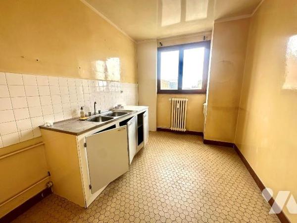 SAINT-SERVAN - Un appartement T3 à rénover de 64m² environ en plein coeur de Saint-Servan compr...