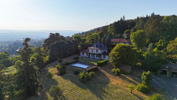 Saint Didier au Mont d'Or - Maison sur parcelle constructible de 5000m² - piscine - Garage et annexe