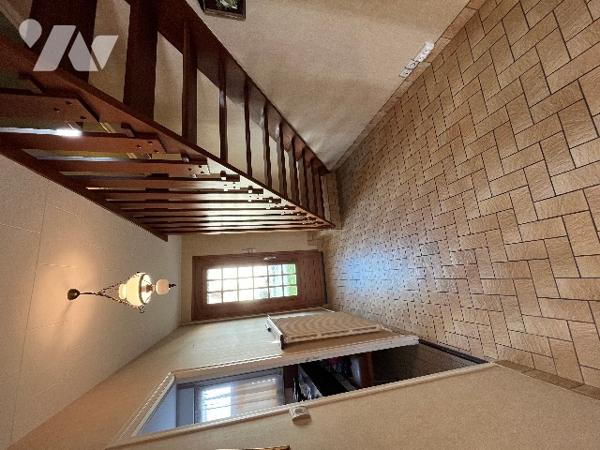 L'ÉTUDE DU DRAKKAR vous propose à la vente une charmante maison de ville dans un quartier calme.