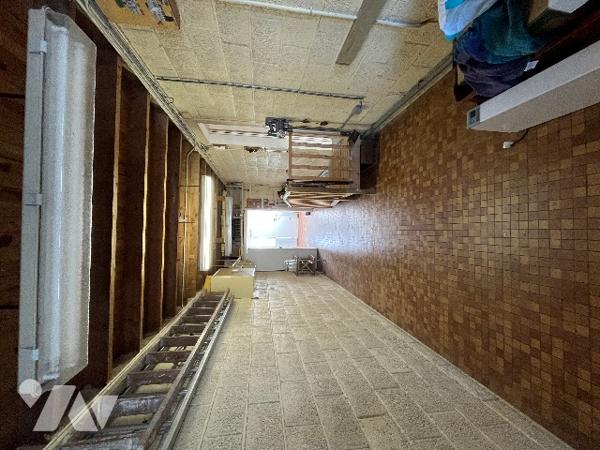 L'ÉTUDE DU DRAKKAR vous propose à la vente une charmante maison de ville dans un quartier calme.