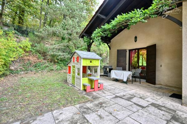 PROPRIETE verdoyante à AVEIZE