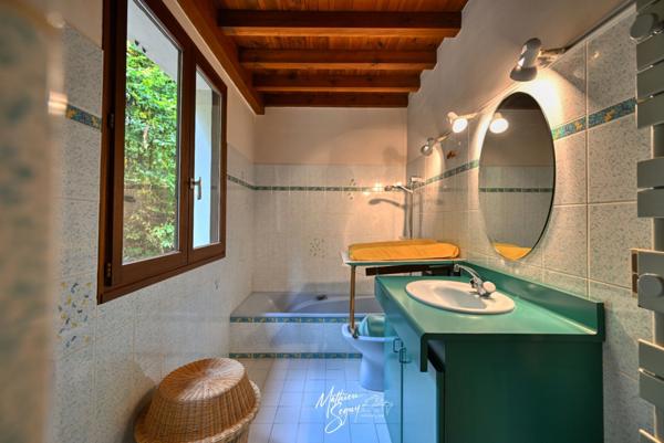 PROPRIETE verdoyante à AVEIZE