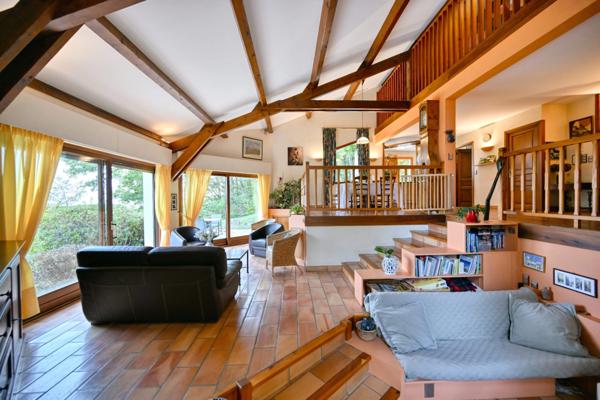 PROPRIETE verdoyante à AVEIZE