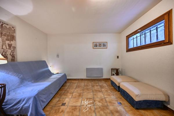 PROPRIETE verdoyante à AVEIZE