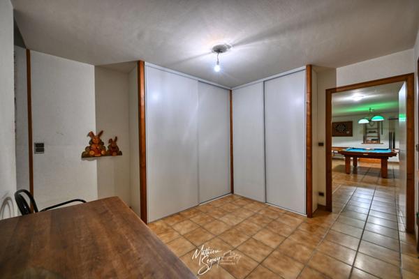 PROPRIETE verdoyante à AVEIZE