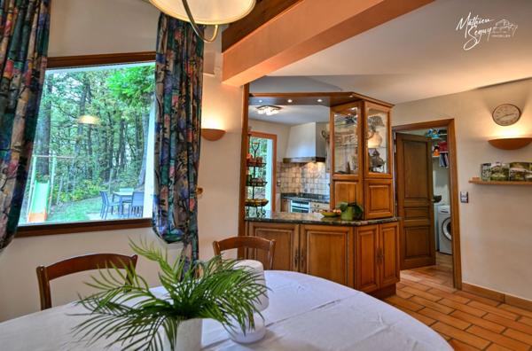 PROPRIETE verdoyante à AVEIZE