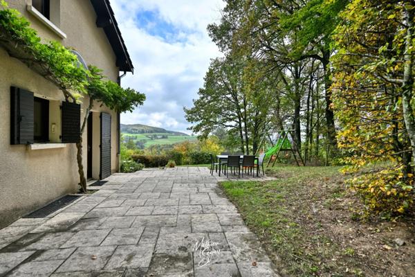 PROPRIETE verdoyante à AVEIZE