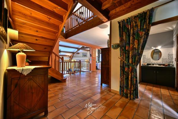 PROPRIETE verdoyante à AVEIZE