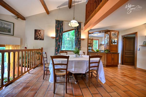 PROPRIETE verdoyante à AVEIZE