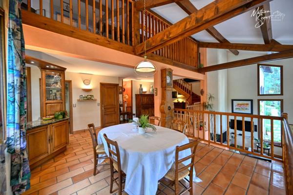 PROPRIETE verdoyante à AVEIZE