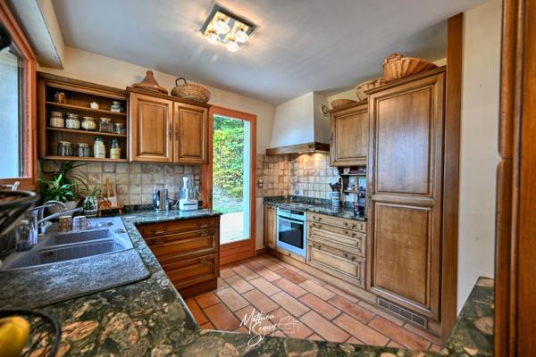 PROPRIETE verdoyante à AVEIZE