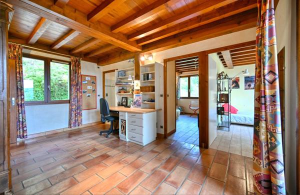 PROPRIETE verdoyante à AVEIZE