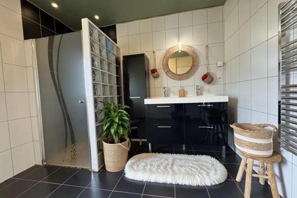 Maison rénovée dans un cadre idyllique (meublée)