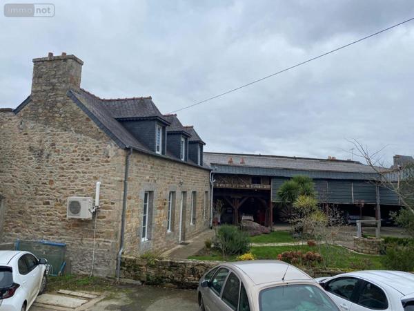 Maison à vendre à Guingamp dans les Côtes-d'Armor (22200), ref : 22064-1072