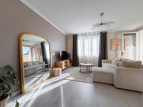 ANGERS : Appartement de 87 m² de type 5 avec 3 chambres, cave et grenier, secteur Strasbourg