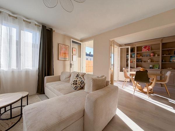 ANGERS : Appartement de 87 m² de type 5 avec 3 chambres, cave et grenier, secteur Strasbourg