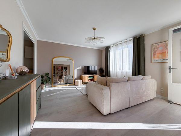 ANGERS : Appartement de 87 m² de type 5 avec 3 chambres, cave et grenier, secteur Strasbourg