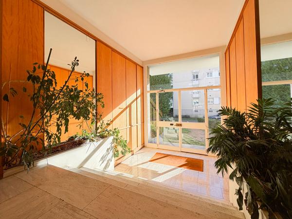 ANGERS : Appartement de 87 m² de type 5 avec 3 chambres, cave et grenier, secteur Strasbourg