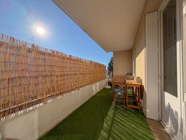 ANGERS : Appartement de 87 m² de type 5 avec 3 chambres, cave et grenier, secteur Strasbourg