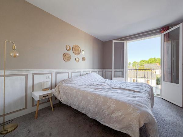 ANGERS : Appartement de 87 m² de type 5 avec 3 chambres, cave et grenier, secteur Strasbourg