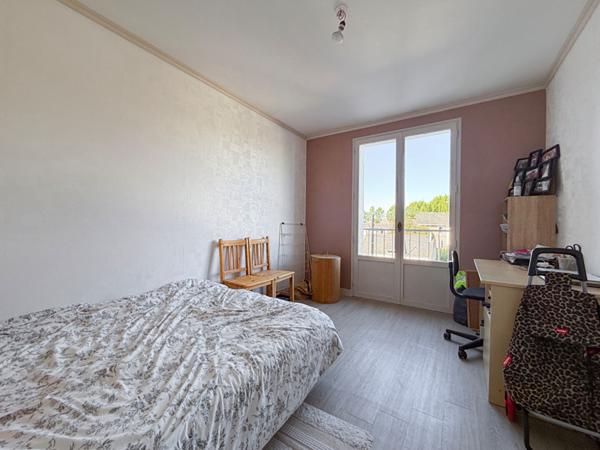 ANGERS : Appartement de 87 m² de type 5 avec 3 chambres, cave et grenier, secteur Strasbourg