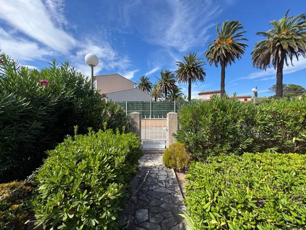 Fréjus (83600) SOUS OFFRE - EN EXCLUSIVITÉ – Maison individuelle T4 dans une résidence prisée à Fréjus - garage et jardin -