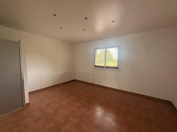 À LOUER – LOCAL COMMERCIAL / BUREAUX DE PLAIN-PIED – 113 m² – ZONE NORD LA ROCHE-SUR-YON