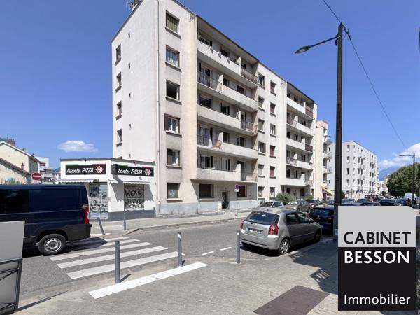 GRENOBLE MUTUALISTE - T3 de 53m² meublé au 5ème et dernier étage - Visite : Xavier MAGNIN 06 89 12 54 61