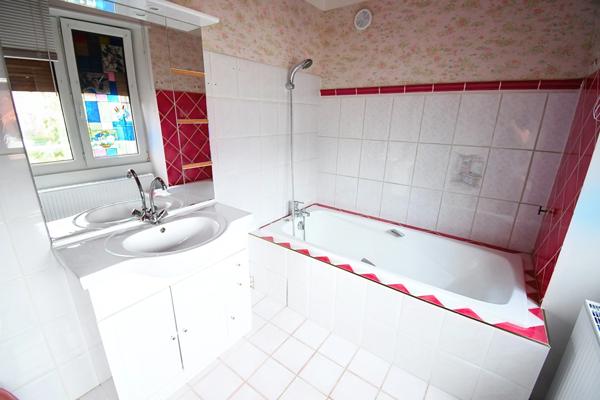 MAISON INDIVIDUELLE 161 M² – 5 CHAMBRES POSSIBLES – GRAND GARAGE 51 M² – QUARTIER PRISÉ LONGWY HAUT