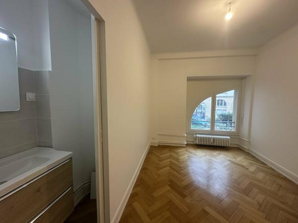 BUREAUX à VENDRE de 321 m²