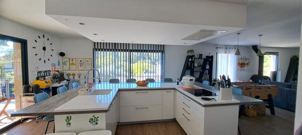 Maison contemporaine-6 pièces-piscine-garage