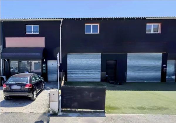 Saint-Maximin-la-Sainte-Baume (83470) À louer – Plateau de 140 m² – 1000 €